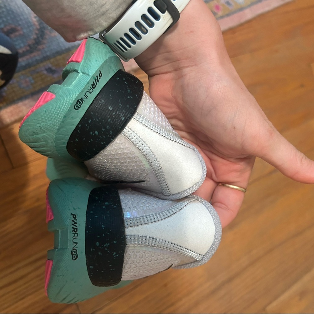 Saucony Endorphin Sneakers - Picture 2 of 10